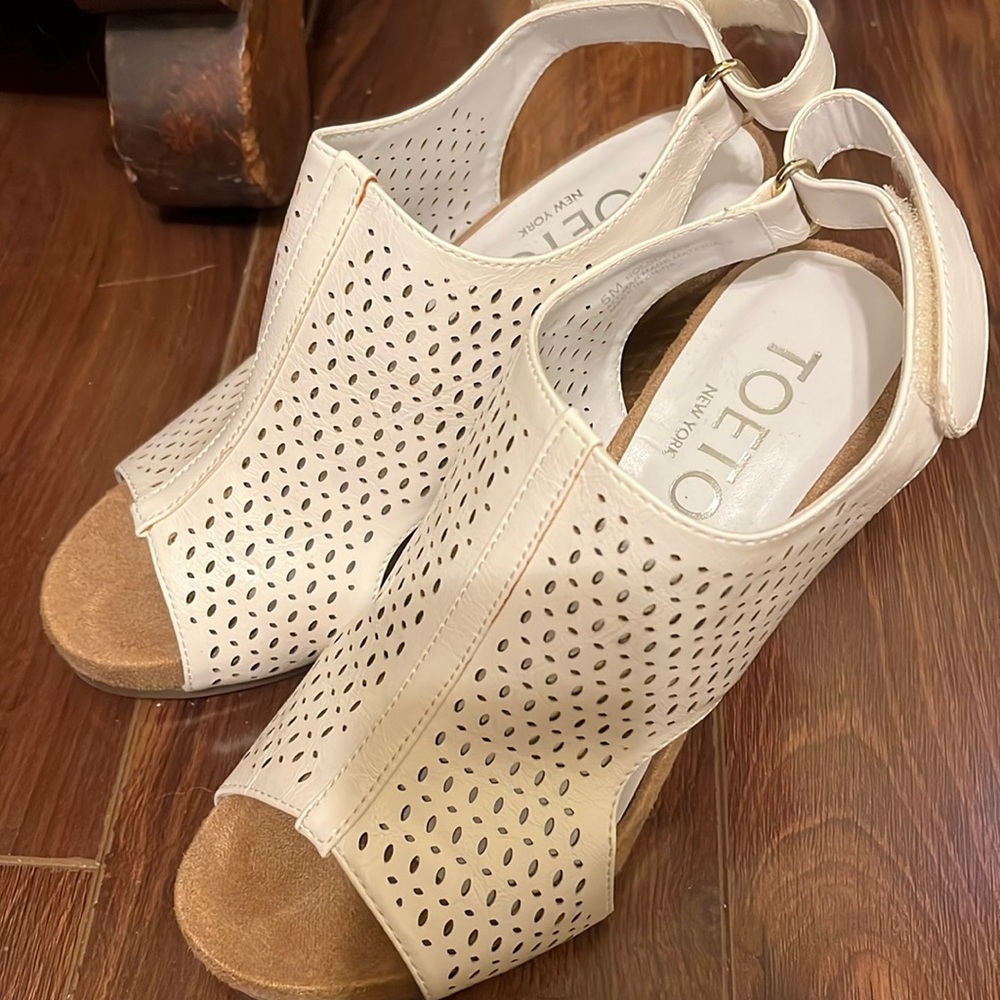 Toetos White Wedge Sandals Size 5